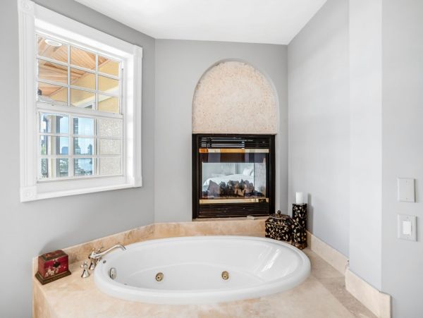 Bonita Springs Luxury Vacation Pool Villa Sleeps Eight