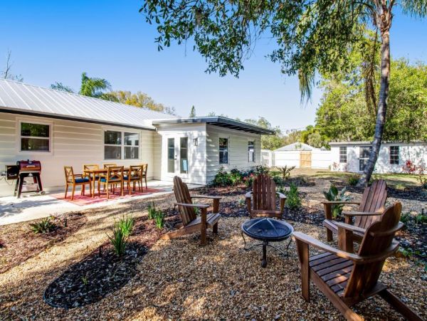 Dog-Friendly Sarasota 3 Bedroom Home Sleeps 7