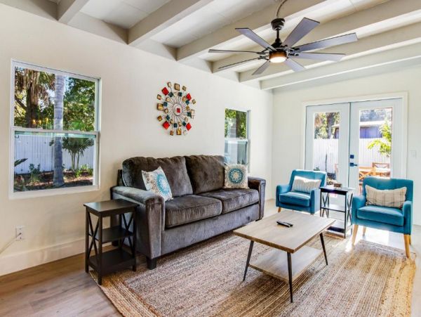 Dog-Friendly Sarasota 3 Bedroom Home Sleeps 7
