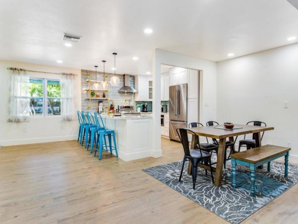 Dog-Friendly Sarasota 3 Bedroom Home Sleeps 7