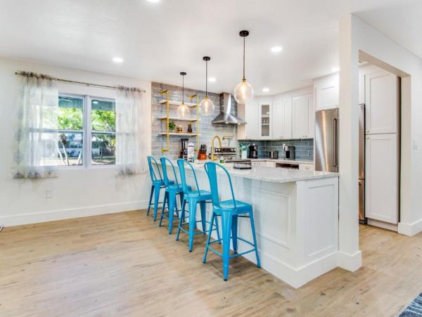 Dog-Friendly Sarasota 3 Bedroom Home Sleeps 7
