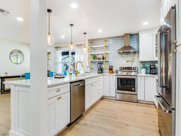 Dog-Friendly Sarasota 3 Bedroom Home Sleeps 7