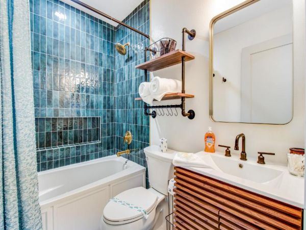 Dog-Friendly Sarasota 3 Bedroom Home Sleeps 7
