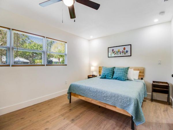 Dog-Friendly Sarasota 3 Bedroom Home Sleeps 7
