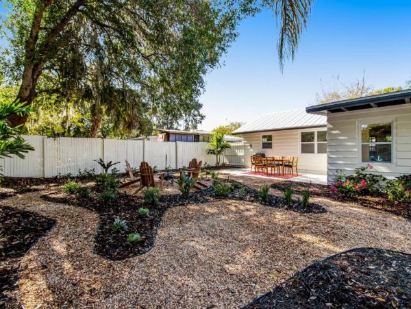Dog-Friendly Sarasota 3 Bedroom Home Sleeps 7