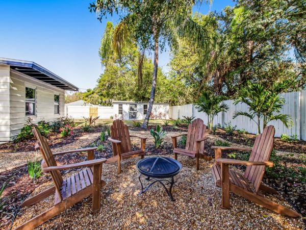Dog-Friendly Sarasota 3 Bedroom Home Sleeps 7