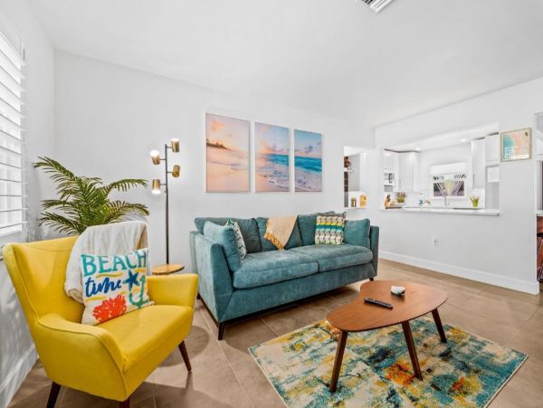 Sarasota 3 Bedroom Home with Yard & Dog-Friendly