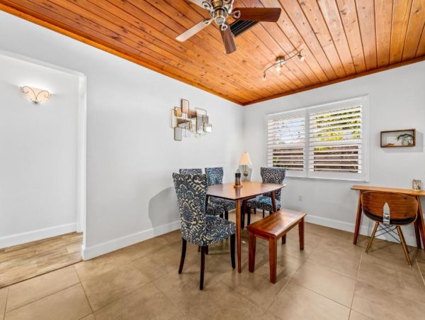 Sarasota 3 Bedroom Home with Yard & Dog-Friendly