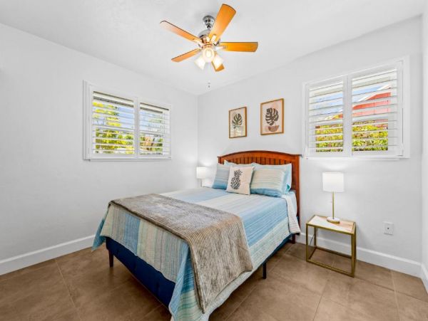 Sarasota 3 Bedroom Home with Yard & Dog-Friendly