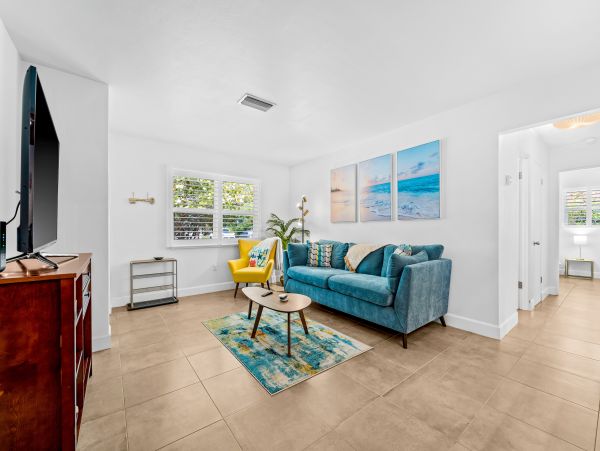 Sarasota 3 Bedroom Home with Yard & Dog-Friendly