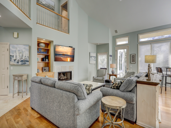 Charming 4-Bedroom Retreat with a Pool in Hilton Head
