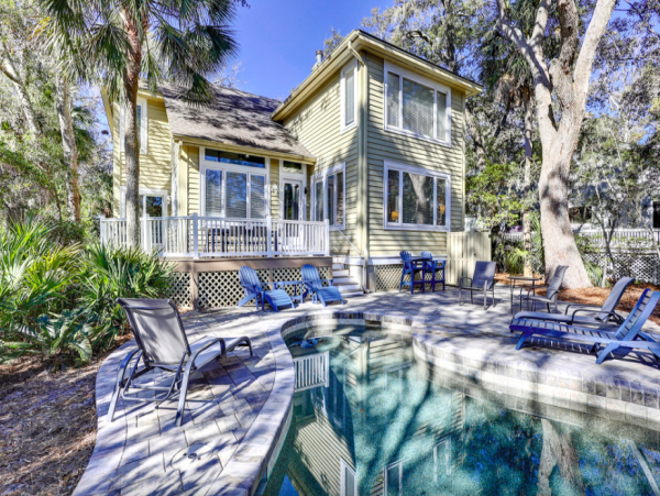 Charming 4-Bedroom Retreat with a Pool in Hilton Head