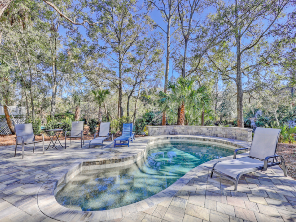 Charming 4-Bedroom Retreat with a Pool in Hilton Head
