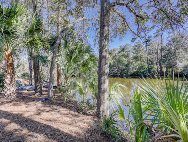Charming 4-Bedroom Retreat with a Pool in Hilton Head
