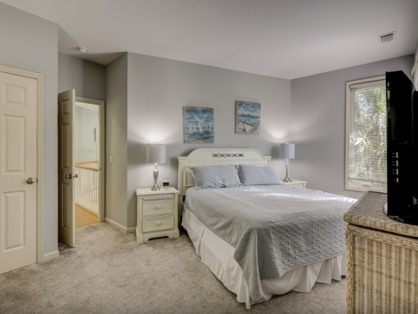 Charming 4-Bedroom Retreat with a Pool in Hilton Head