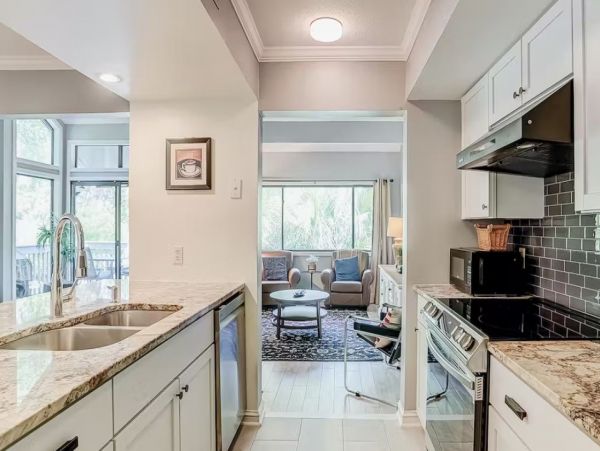 Two Bedroom Vacation Condo in Hilton Head Sleeps 5 Guests
