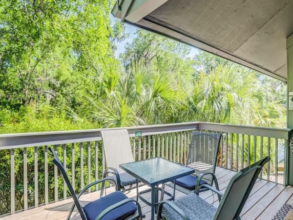 Two Bedroom Vacation Condo in Hilton Head Sleeps 5 Guests