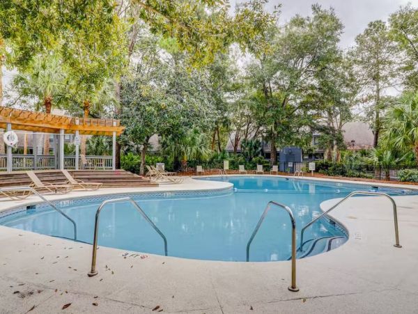 Two Bedroom Vacation Condo in Hilton Head Sleeps 5 Guests