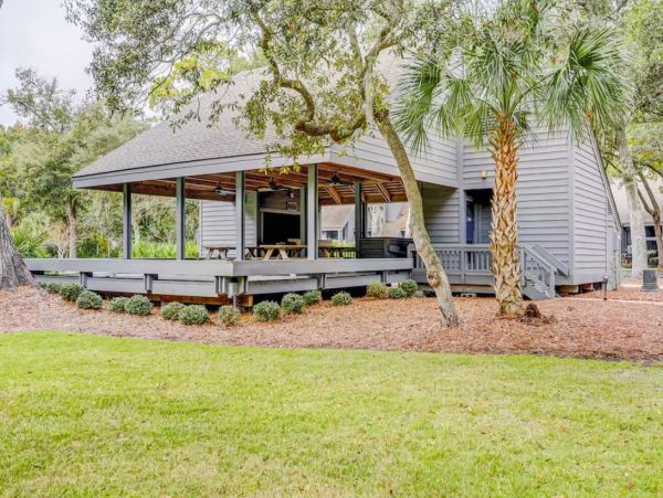Two Bedroom Vacation Condo in Hilton Head Sleeps 5 Guests