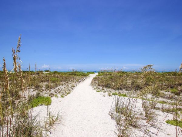 Sanibel Vacation Cottage Two Bedrooms Walk To Beach
