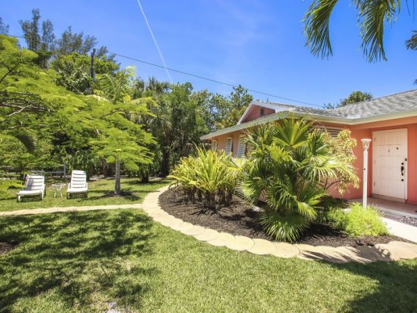 Sanibel Vacation Cottage Two Bedrooms Walk To Beach