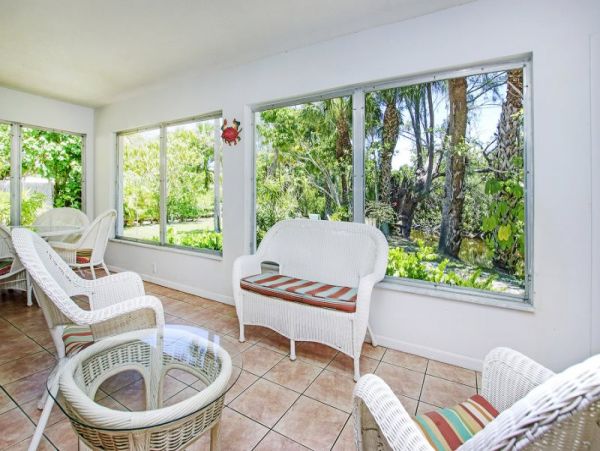 Sanibel Vacation Cottage Two Bedrooms Walk To Beach