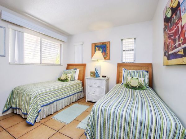 Sanibel Vacation Cottage Two Bedrooms Walk To Beach