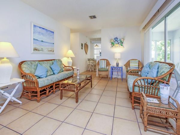Sanibel Vacation Cottage Two Bedrooms Walk To Beach