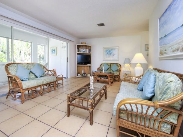Sanibel Vacation Cottage Two Bedrooms Walk To Beach