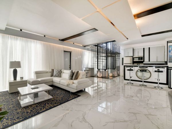 Oceanfront Five Bedroom Luxury Vacation Home in Golden Beach