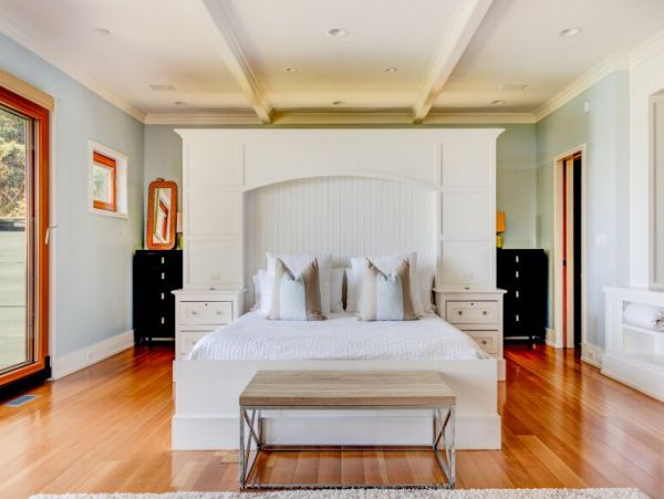 East Hamptons Spectacular Waterfront Vacation Residence