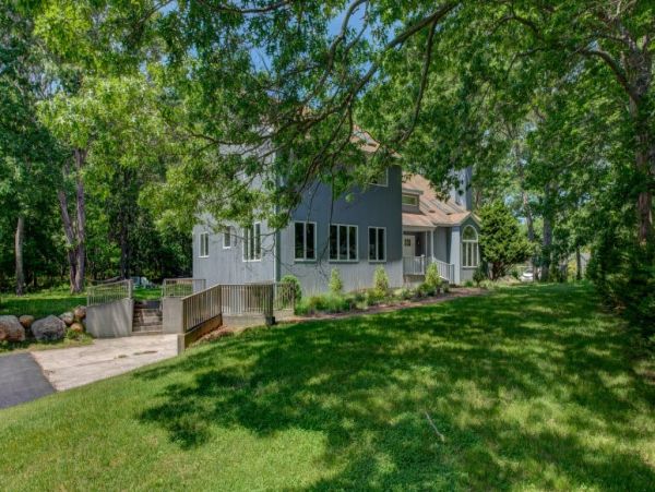 Hamptons Luxury Vacation Home with Private Pool - 10 Guests