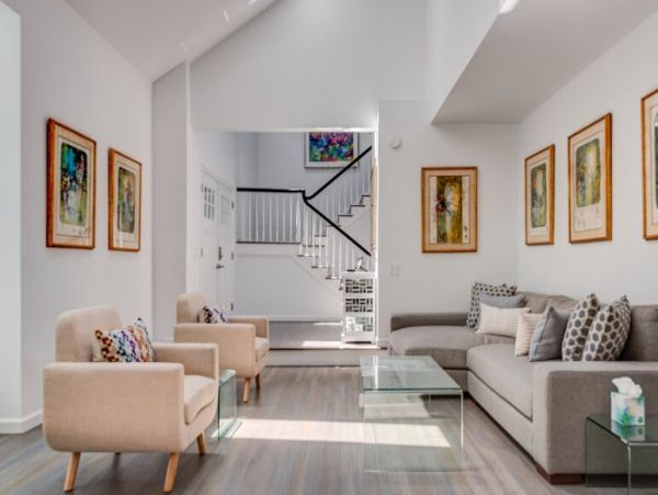 Hamptons Luxury Vacation Home with Private Pool - 10 Guests