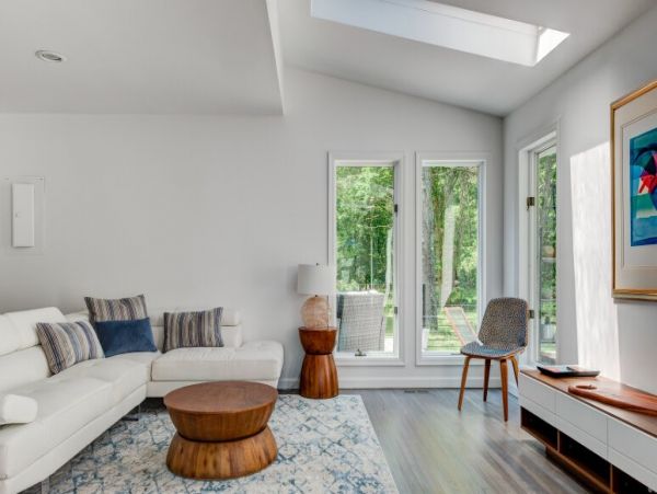 Hamptons Luxury Vacation Home with Private Pool - 10 Guests