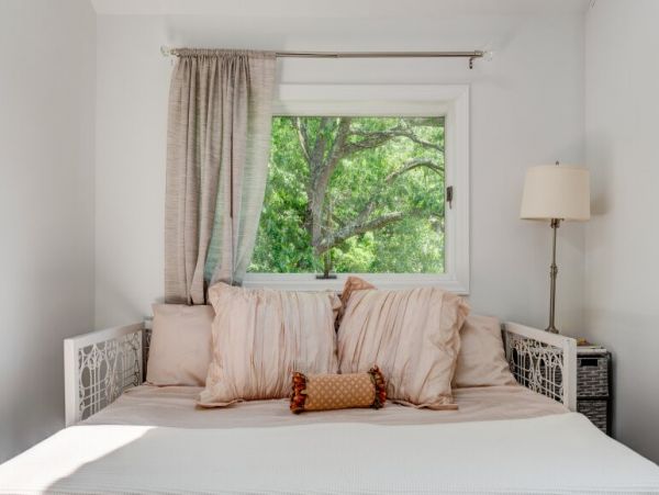 Hamptons Luxury Vacation Home with Private Pool - 10 Guests