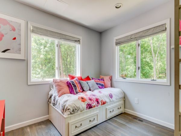 Hamptons Luxury Vacation Home with Private Pool - 10 Guests