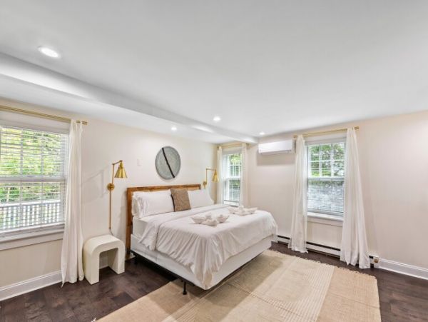 Hamptons Luxury 6 Bedroom Home with Private Pool Sleeps 15