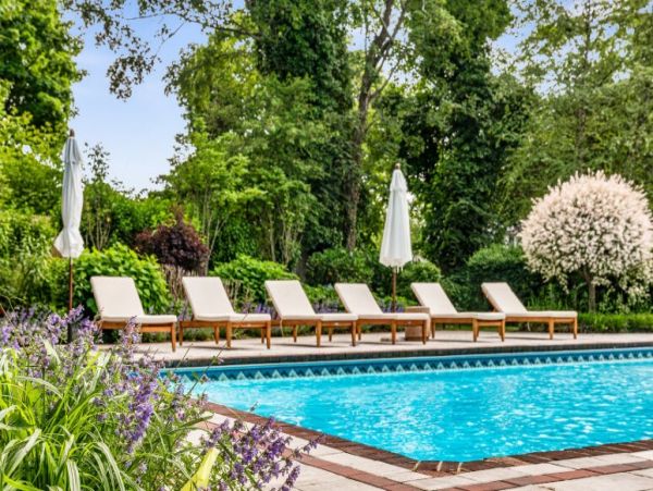 Hamptons Luxury 6 Bedroom Home with Private Pool Sleeps 15