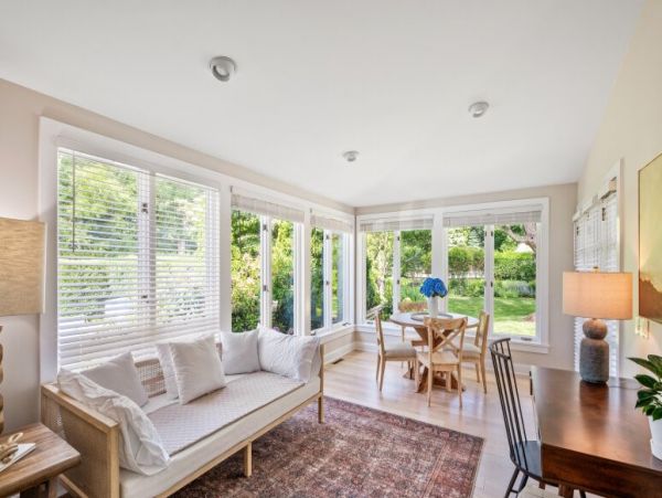 Hamptons Luxury 6 Bedroom Home with Private Pool Sleeps 15