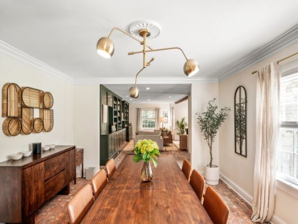 Hamptons Luxury 6 Bedroom Home with Private Pool Sleeps 15
