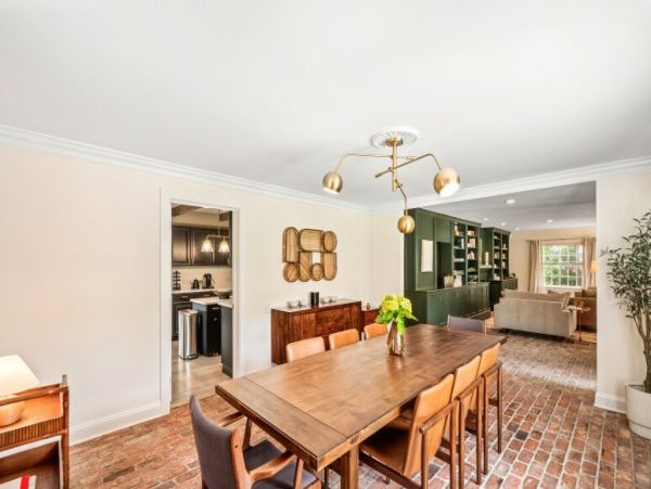 Hamptons Luxury 6 Bedroom Home with Private Pool Sleeps 15