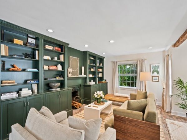 Hamptons Luxury 6 Bedroom Home with Private Pool Sleeps 15