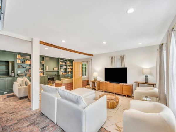 Hamptons Luxury 6 Bedroom Home with Private Pool Sleeps 15