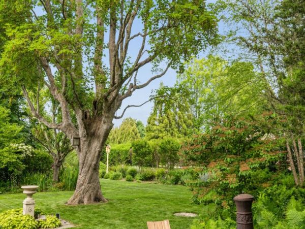 Hamptons Luxury 6 Bedroom Home with Private Pool Sleeps 15
