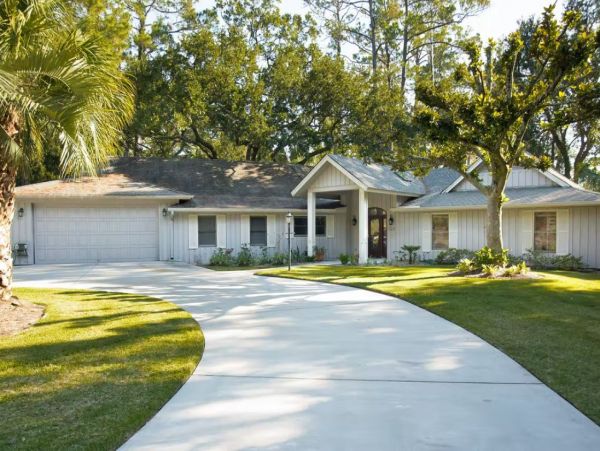 Lakefront Vacation Home in Hilton Head 5 Bedrooms Sleeps 15