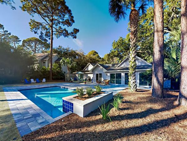 Lakefront Vacation Home in Hilton Head 5 Bedrooms Sleeps 15