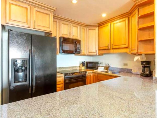 Charming Kaanapali 2 Bedroom Condo with Ocean View Sleeps 6