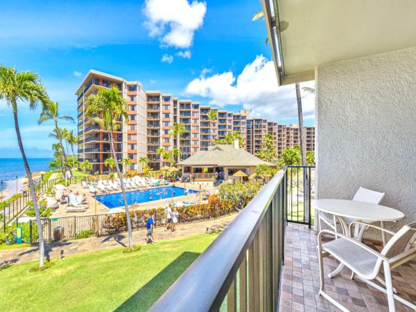 Charming Kaanapali 2 Bedroom Condo with Ocean View Sleeps 6