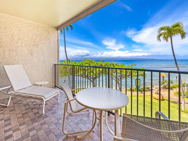 Charming Kaanapali 2 Bedroom Condo with Ocean View Sleeps 6