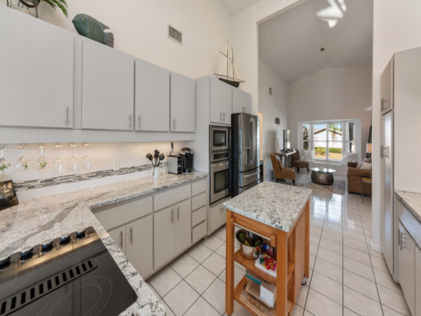Beautiful & Spacious 3 Bedroom Pool Home in Port Charlotte